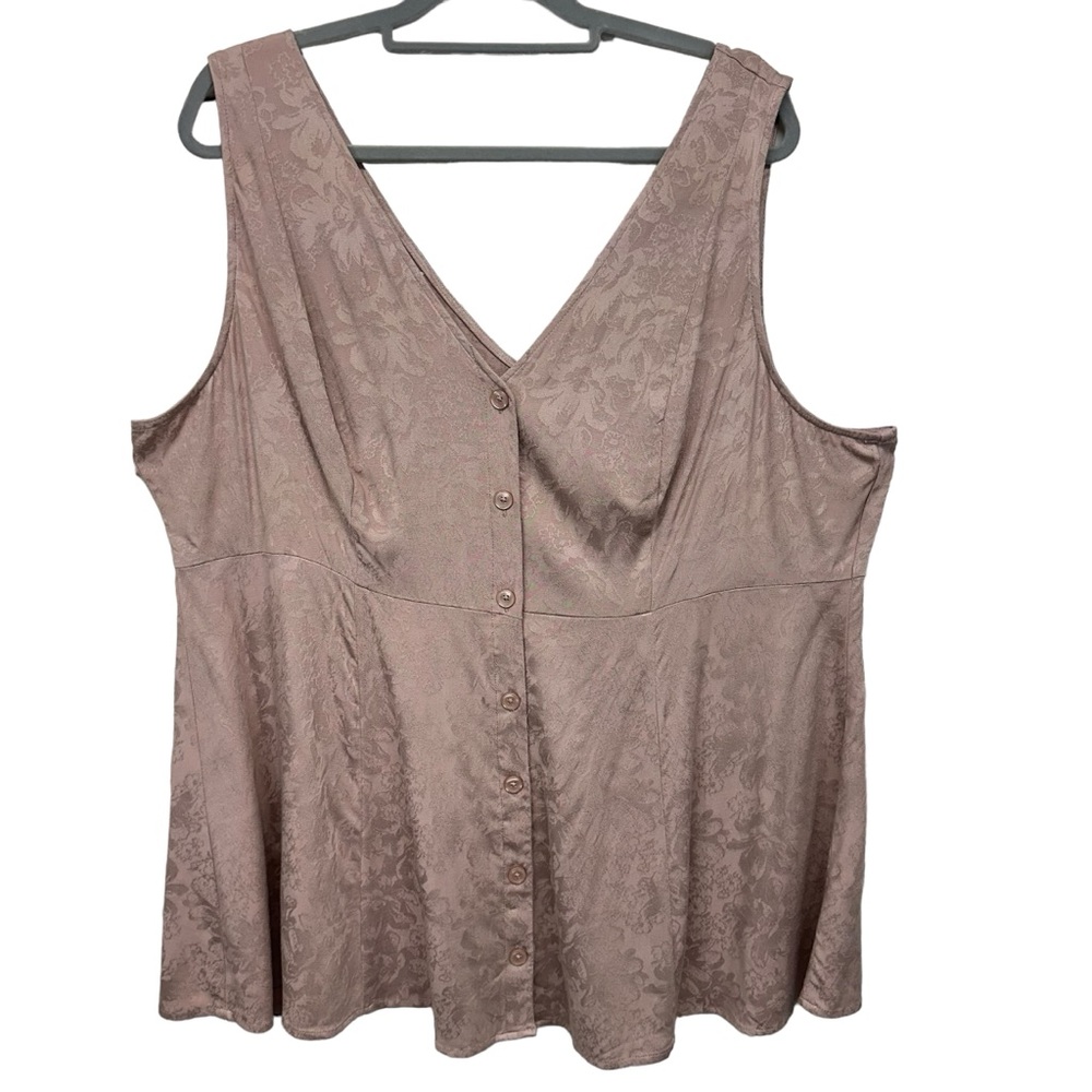 TORRID Sz 4 Blouse Rose Tan Detail Buttons Sleeveless satin feel